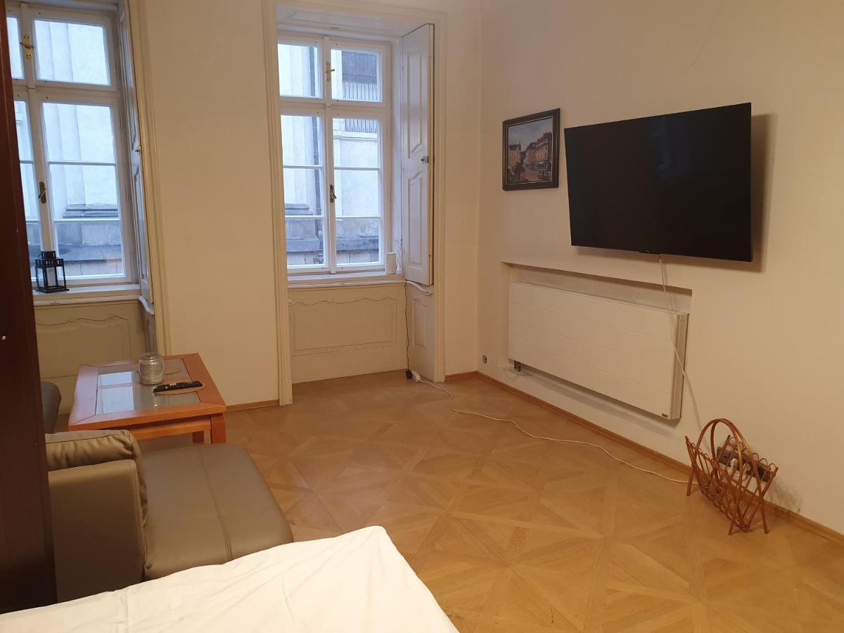 Old Town Apartment *
